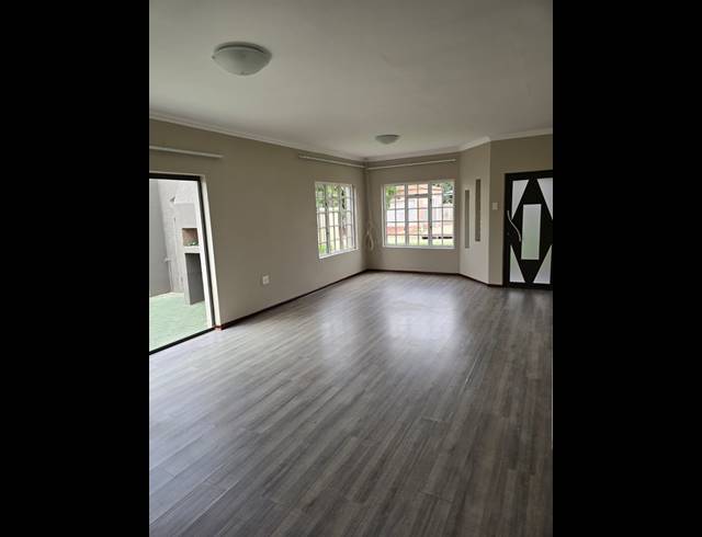 4 BEDROOM HOUSE FOR SALE IN MANDELA VIEW